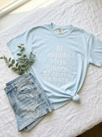 El Mundo Viejo Muere El Nuevo Ya Nace Spanish Spiritual T-Shirt Latino Heritage Awakening Tee